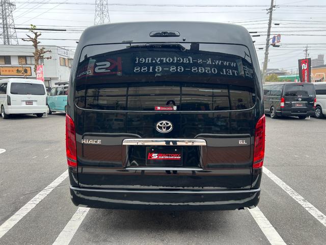 ハイエースワゴン ＧＬ　未登録新車／４ＷＤ／寒冷地仕様／ベットキット／床パネル／トランスフォームセンターコンソール／１６ＡＷ＆ＯＰカントリータイヤ／ＪＡＯＳマッドガード／ＵＬＴＲＡΣ限定カラーＬＥＤテール／パワースライドドア（6枚目）