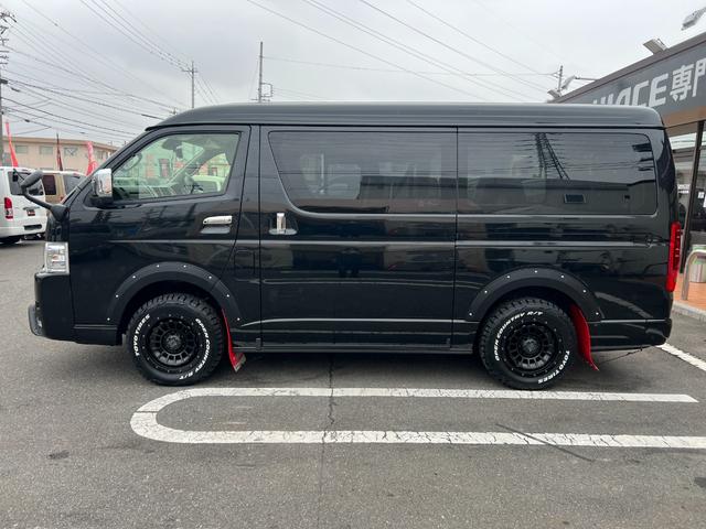 ハイエースワゴン ＧＬ　未登録新車／４ＷＤ／寒冷地仕様／ベットキット／床パネル／トランスフォームセンターコンソール／１６ＡＷ＆ＯＰカントリータイヤ／ＪＡＯＳマッドガード／ＵＬＴＲＡΣ限定カラーＬＥＤテール／パワースライドドア（8枚目）