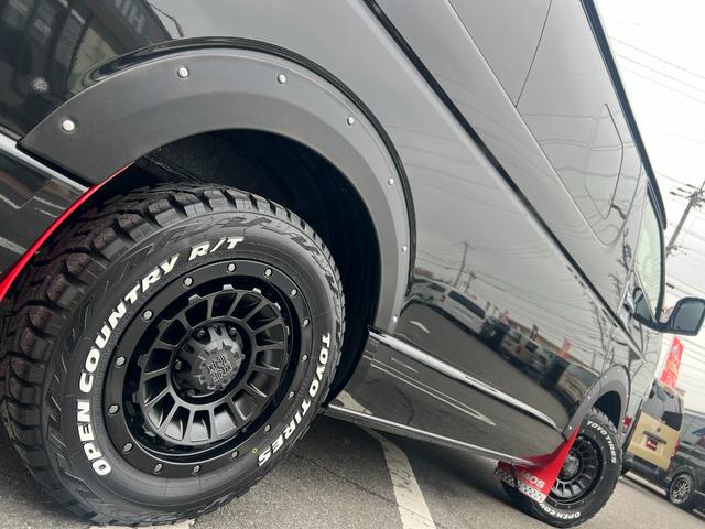 ハイエースワゴン ＧＬ　未登録新車／４ＷＤ／寒冷地仕様／ベットキット／床パネル／トランスフォームセンターコンソール／１６ＡＷ＆ＯＰカントリータイヤ／ＪＡＯＳマッドガード／ＵＬＴＲＡΣ限定カラーＬＥＤテール／パワースライドドア（10枚目）