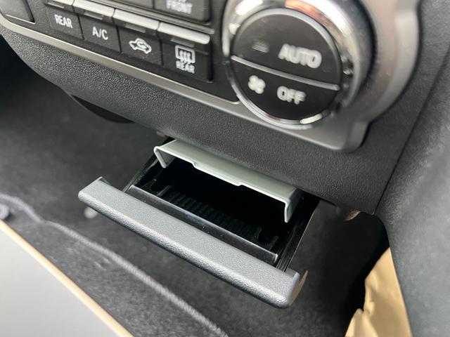 ハイエースワゴン ＧＬ　未登録新車／４ＷＤ／寒冷地仕様／ベットキット／床パネル／トランスフォームセンターコンソール／１６ＡＷ＆ＯＰカントリータイヤ／ＪＡＯＳマッドガード／ＵＬＴＲＡΣ限定カラーＬＥＤテール／パワースライドドア（59枚目）