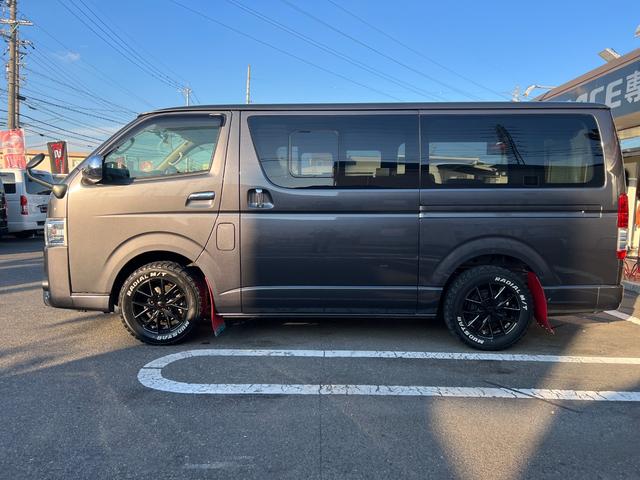 ハイエースバン ロングスーパーGL 下取り直販/1オーナー車/アゲ系カスタム/デイライト付きバンパーガード/16インチAW&マッドスターMTタイヤ/REDマッドガード/ベットキット/純正LEDヘッドライト/フルセグナビ/Bカメラ/ETC(8枚目)