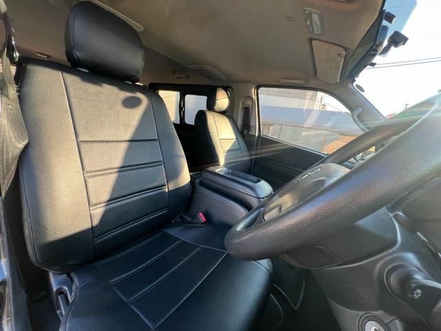 ハイエースバン ロングスーパーGL 下取り直販/1オーナー車/アゲ系カスタム/デイライト付きバンパーガード/16インチAW&マッドスターMTタイヤ/REDマッドガード/ベットキット/純正LEDヘッドライト/フルセグナビ/Bカメラ/ETC(16枚目)