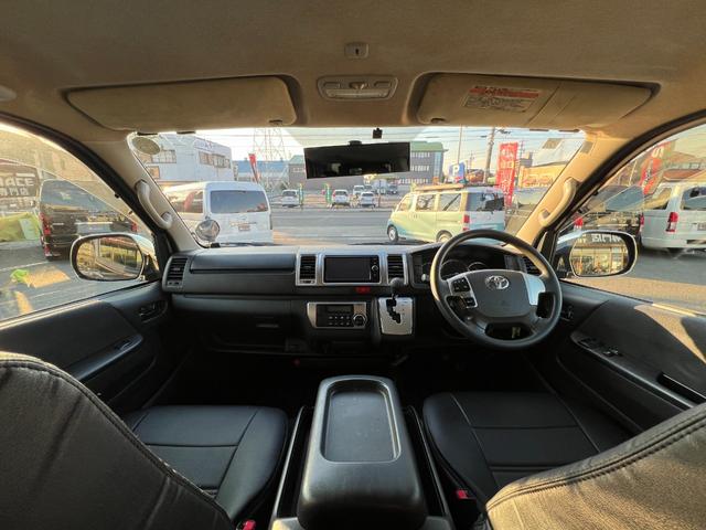 ハイエースバン ロングスーパーGL 下取り直販/1オーナー車/アゲ系カスタム/デイライト付きバンパーガード/16インチAW&マッドスターMTタイヤ/REDマッドガード/ベットキット/純正LEDヘッドライト/フルセグナビ/Bカメラ/ETC(33枚目)