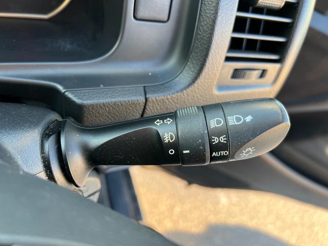 ハイエースバン ロングスーパーGL 下取り直販/1オーナー車/アゲ系カスタム/デイライト付きバンパーガード/16インチAW&マッドスターMTタイヤ/REDマッドガード/ベットキット/純正LEDヘッドライト/フルセグナビ/Bカメラ/ETC(38枚目)