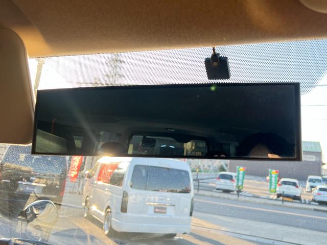 ハイエースバン ロングスーパーGL 下取り直販/1オーナー車/アゲ系カスタム/デイライト付きバンパーガード/16インチAW&マッドスターMTタイヤ/REDマッドガード/ベットキット/純正LEDヘッドライト/フルセグナビ/Bカメラ/ETC(42枚目)