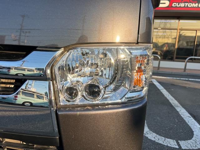ハイエースバン ロングスーパーGL 下取り直販/1オーナー車/アゲ系カスタム/デイライト付きバンパーガード/16インチAW&マッドスターMTタイヤ/REDマッドガード/ベットキット/純正LEDヘッドライト/フルセグナビ/Bカメラ/ETC(57枚目)