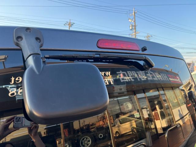 ハイエースバン ロングスーパーGL 下取り直販/1オーナー車/アゲ系カスタム/デイライト付きバンパーガード/16インチAW&マッドスターMTタイヤ/REDマッドガード/ベットキット/純正LEDヘッドライト/フルセグナビ/Bカメラ/ETC(64枚目)