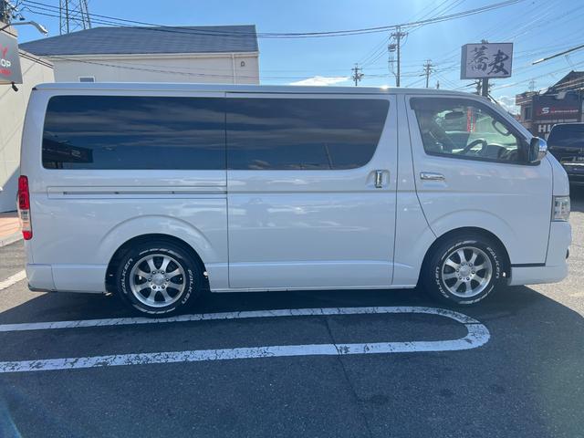 ハイエースバン ロングスーパーGL ディーゼルターボ/HIDヘッドライト/ローダウン/前後薄型バンプストップラバー/ファブレスパンデミック16AW&ファルケンホワイトレタータイヤ/CRSフロントスポイラー/8型テール/マフラーカッター(4枚目)