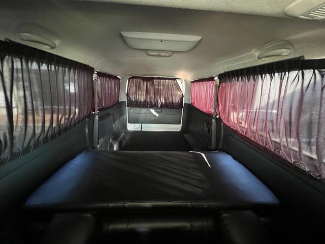 ハイエースバン ロングスーパーGL ディーゼルターボ/HIDヘッドライト/ローダウン/前後薄型バンプストップラバー/ファブレスパンデミック16AW&ファルケンホワイトレタータイヤ/CRSフロントスポイラー/8型テール/マフラーカッター(29枚目)