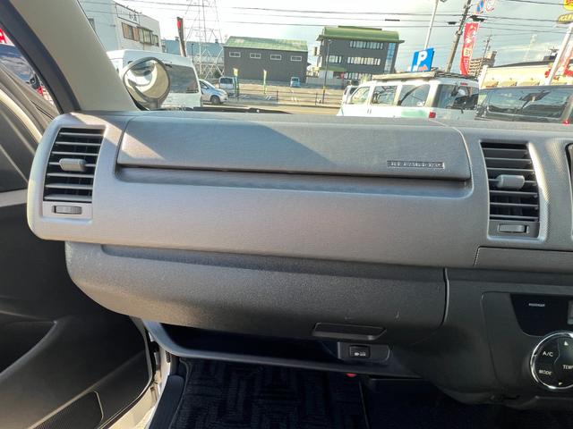 ハイエースバン ロングスーパーGL ディーゼルターボ/HIDヘッドライト/ローダウン/前後薄型バンプストップラバー/ファブレスパンデミック16AW&ファルケンホワイトレタータイヤ/CRSフロントスポイラー/8型テール/マフラーカッター(39枚目)