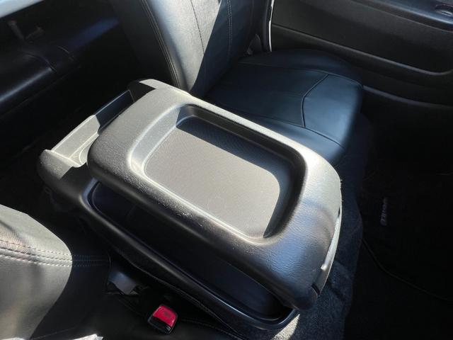 ハイエースバン ロングスーパーGL ディーゼルターボ/HIDヘッドライト/ローダウン/前後薄型バンプストップラバー/ファブレスパンデミック16AW&ファルケンホワイトレタータイヤ/CRSフロントスポイラー/8型テール/マフラーカッター(41枚目)