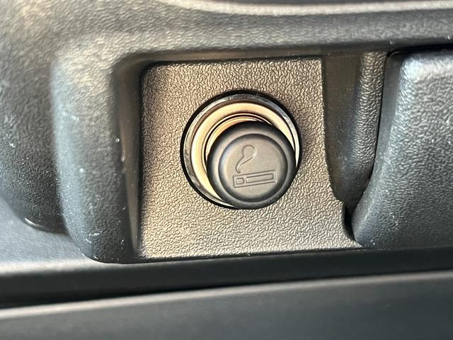 ハイエースバン ロングスーパーGL ディーゼルターボ/HIDヘッドライト/ローダウン/前後薄型バンプストップラバー/ファブレスパンデミック16AW&ファルケンホワイトレタータイヤ/CRSフロントスポイラー/8型テール/マフラーカッター(49枚目)