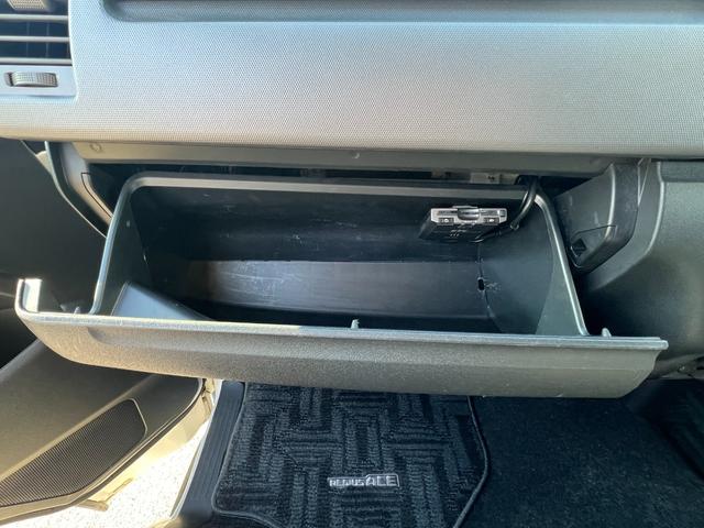 ハイエースバン ロングスーパーGL ディーゼルターボ/HIDヘッドライト/ローダウン/前後薄型バンプストップラバー/ファブレスパンデミック16AW&ファルケンホワイトレタータイヤ/CRSフロントスポイラー/8型テール/マフラーカッター(52枚目)