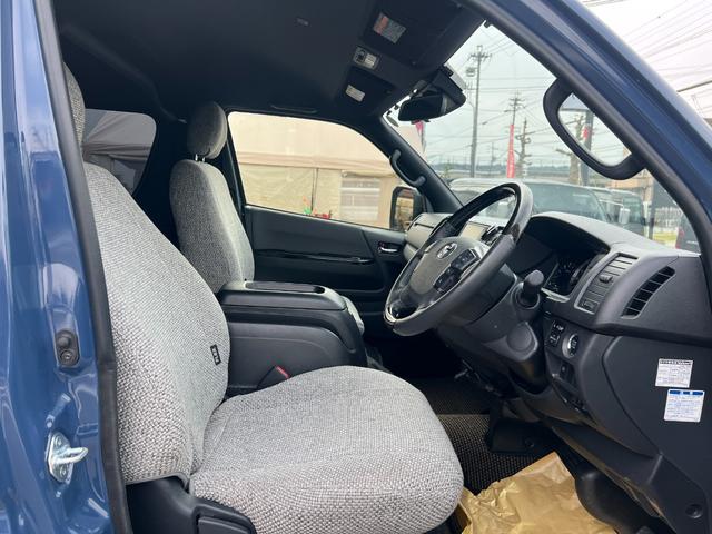 ハイエースバン ワイドスーパーGL ダークプライムII ディーゼルターボ/寒冷地仕様/丸目換装/アルルブルーツートンペイント/クロスカントリー16AW/シートカバー/ベットキット/LEDフォグ/クラッシックテール/フルセグナビ/ETC2.0/ドラレコ前後C(14枚目)