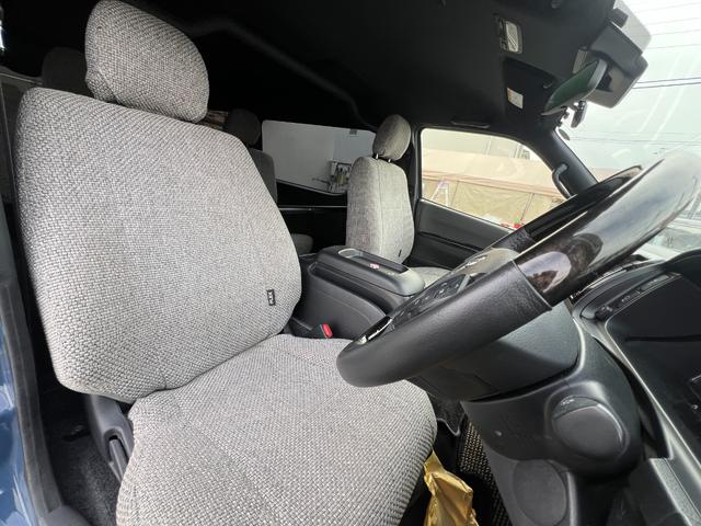 ハイエースバン ワイドスーパーGL ダークプライムII ディーゼルターボ/寒冷地仕様/丸目換装/アルルブルーツートンペイント/クロスカントリー16AW/シートカバー/ベットキット/LEDフォグ/クラッシックテール/フルセグナビ/ETC2.0/ドラレコ前後C(15枚目)