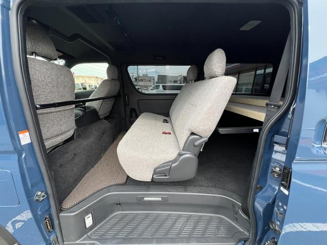 ハイエースバン ワイドスーパーGL ダークプライムII ディーゼルターボ/寒冷地仕様/丸目換装/アルルブルーツートンペイント/クロスカントリー16AW/シートカバー/ベットキット/LEDフォグ/クラッシックテール/フルセグナビ/ETC2.0/ドラレコ前後C(27枚目)