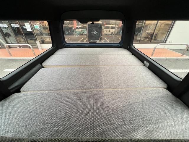 ハイエースバン ワイドスーパーGL ダークプライムII ディーゼルターボ/寒冷地仕様/丸目換装/アルルブルーツートンペイント/クロスカントリー16AW/シートカバー/ベットキット/LEDフォグ/クラッシックテール/フルセグナビ/ETC2.0/ドラレコ前後C(30枚目)