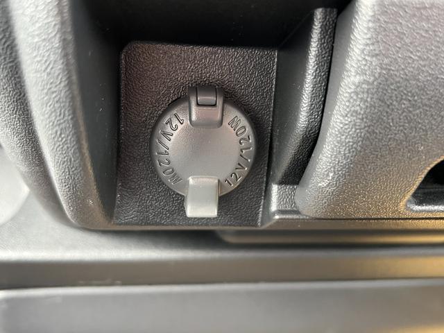 ハイエースバン ワイドスーパーGL ダークプライムII ディーゼルターボ/寒冷地仕様/丸目換装/アルルブルーツートンペイント/クロスカントリー16AW/シートカバー/ベットキット/LEDフォグ/クラッシックテール/フルセグナビ/ETC2.0/ドラレコ前後C(39枚目)