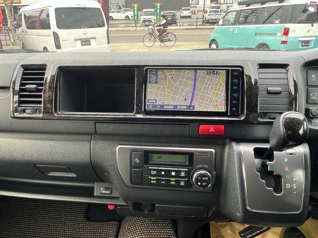 ハイエースバン ワイドスーパーGL ダークプライムII ディーゼルターボ/寒冷地仕様/丸目換装/アルルブルーツートンペイント/クロスカントリー16AW/シートカバー/ベットキット/LEDフォグ/クラッシックテール/フルセグナビ/ETC2.0/ドラレコ前後C(40枚目)