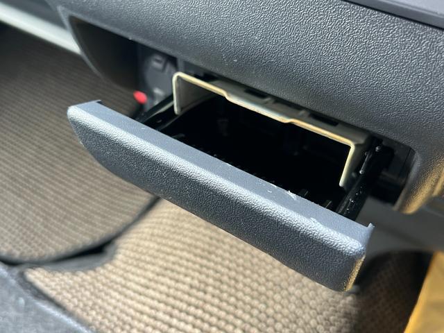 ハイエースバン ワイドスーパーGL ダークプライムII ディーゼルターボ/寒冷地仕様/丸目換装/アルルブルーツートンペイント/クロスカントリー16AW/シートカバー/ベットキット/LEDフォグ/クラッシックテール/フルセグナビ/ETC2.0/ドラレコ前後C(46枚目)