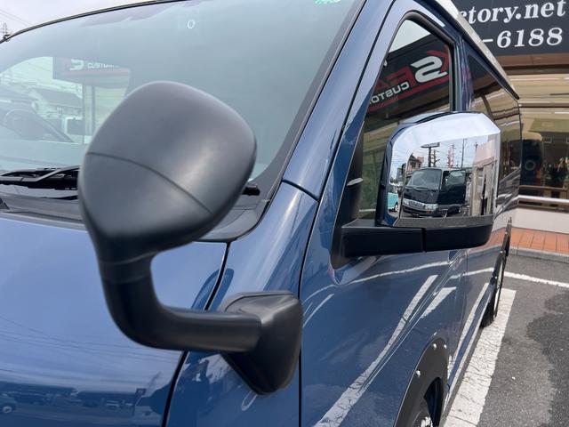 ハイエースバン ワイドスーパーGL ダークプライムII ディーゼルターボ/寒冷地仕様/丸目換装/アルルブルーツートンペイント/クロスカントリー16AW/シートカバー/ベットキット/LEDフォグ/クラッシックテール/フルセグナビ/ETC2.0/ドラレコ前後C(55枚目)