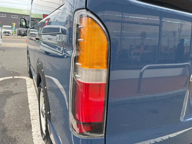 ハイエースバン ワイドスーパーGL ダークプライムII ディーゼルターボ/寒冷地仕様/丸目換装/アルルブルーツートンペイント/クロスカントリー16AW/シートカバー/ベットキット/LEDフォグ/クラッシックテール/フルセグナビ/ETC2.0/ドラレコ前後C(64枚目)