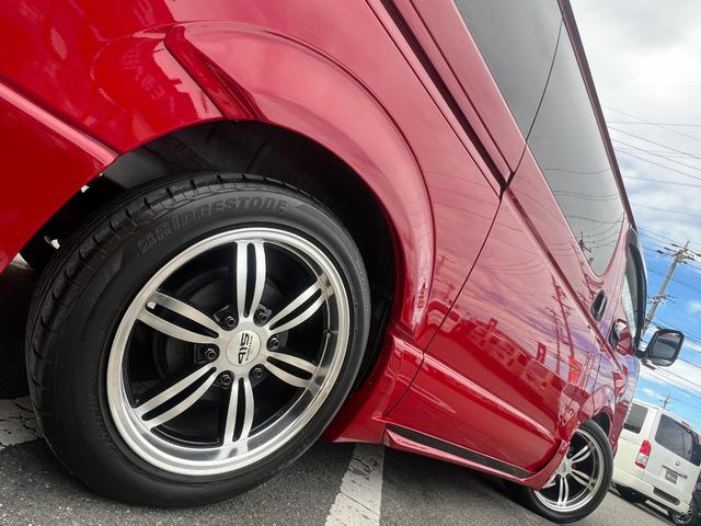 ハイエースワゴン ＧＬ　ファインテックツアラー／４キャプテンシート１０人乗／両側スライドドア左パワースライド／フルエアロ／ボンネット／リアスポ／オーバーＦ／１８ＡＷ／ＬＥＤテール／ナビ＆サブモニター＆Ｗフリップダウンモニター（10枚目）