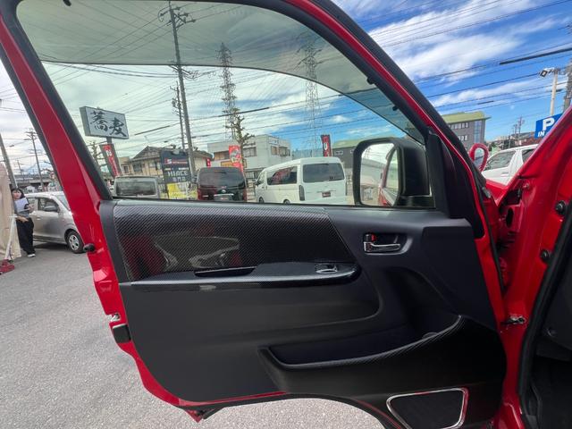 ハイエースワゴン ＧＬ　ファインテックツアラー／４キャプテンシート１０人乗／両側スライドドア左パワースライド／フルエアロ／ボンネット／リアスポ／オーバーＦ／１８ＡＷ／ＬＥＤテール／ナビ＆サブモニター＆Ｗフリップダウンモニター（13枚目）