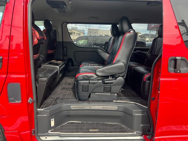 ハイエースワゴン ＧＬ　ファインテックツアラー／４キャプテンシート１０人乗／両側スライドドア左パワースライド／フルエアロ／ボンネット／リアスポ／オーバーＦ／１８ＡＷ／ＬＥＤテール／ナビ＆サブモニター＆Ｗフリップダウンモニター（18枚目）