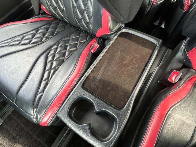 ハイエースワゴン ＧＬ　ファインテックツアラー／４キャプテンシート１０人乗／両側スライドドア左パワースライド／フルエアロ／ボンネット／リアスポ／オーバーＦ／１８ＡＷ／ＬＥＤテール／ナビ＆サブモニター＆Ｗフリップダウンモニター（30枚目）