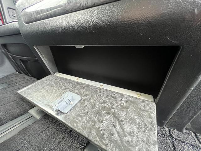 ハイエースワゴン ＧＬ　ファインテックツアラー／４キャプテンシート１０人乗／両側スライドドア左パワースライド／フルエアロ／ボンネット／リアスポ／オーバーＦ／１８ＡＷ／ＬＥＤテール／ナビ＆サブモニター＆Ｗフリップダウンモニター（31枚目）