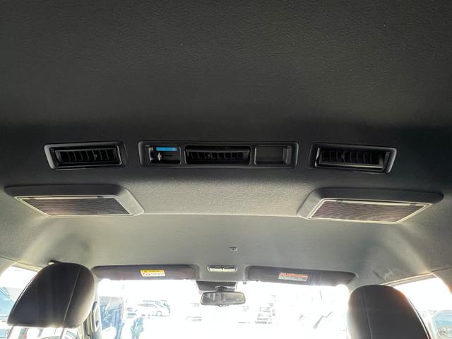 ハイエースバン スーパーＧＬ　５０ＴＨ　アニバーサリーリミテッド　２８００ディーゼルターボ／販売期間限定車／ワイドボディー＆ミドルルーフ／ローダウン＆１７ＡＷ／社外センターコンソール／両側パワースライドドア／フルセグナビ／ビルトインＥＴＣ／バックカメラ／専用内装色（31枚目）