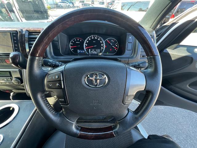 ハイエースバン スーパーＧＬ　５０ＴＨ　アニバーサリーリミテッド　２８００ディーゼルターボ／販売期間限定車／ワイドボディー＆ミドルルーフ／ローダウン＆１７ＡＷ／社外センターコンソール／両側パワースライドドア／フルセグナビ／ビルトインＥＴＣ／バックカメラ／専用内装色（35枚目）