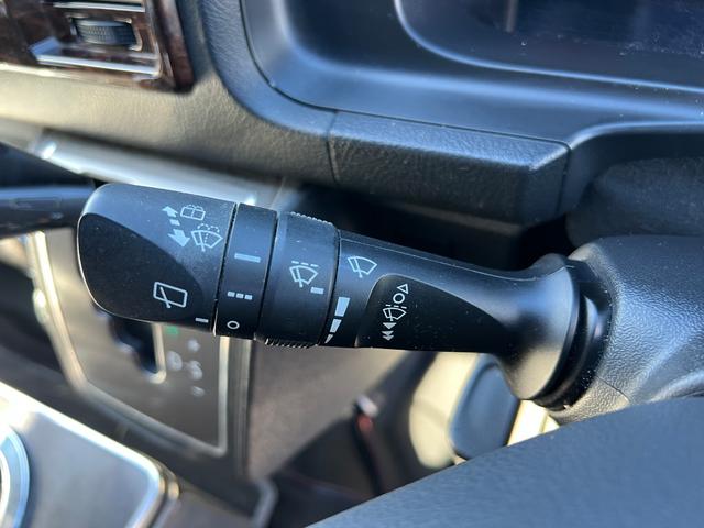 ハイエースバン スーパーＧＬ　５０ＴＨ　アニバーサリーリミテッド　２８００ディーゼルターボ／販売期間限定車／ワイドボディー＆ミドルルーフ／ローダウン＆１７ＡＷ／社外センターコンソール／両側パワースライドドア／フルセグナビ／ビルトインＥＴＣ／バックカメラ／専用内装色（37枚目）