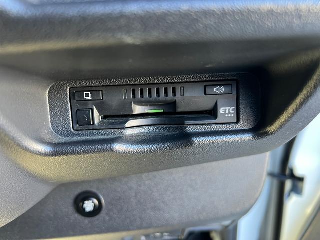 ハイエースバン スーパーＧＬ　５０ＴＨ　アニバーサリーリミテッド　２８００ディーゼルターボ／販売期間限定車／ワイドボディー＆ミドルルーフ／ローダウン＆１７ＡＷ／社外センターコンソール／両側パワースライドドア／フルセグナビ／ビルトインＥＴＣ／バックカメラ／専用内装色（45枚目）