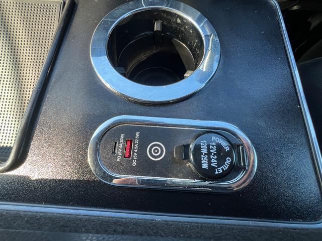 ハイエースバン スーパーＧＬ　５０ＴＨ　アニバーサリーリミテッド　２８００ディーゼルターボ／販売期間限定車／ワイドボディー＆ミドルルーフ／ローダウン＆１７ＡＷ／社外センターコンソール／両側パワースライドドア／フルセグナビ／ビルトインＥＴＣ／バックカメラ／専用内装色（48枚目）