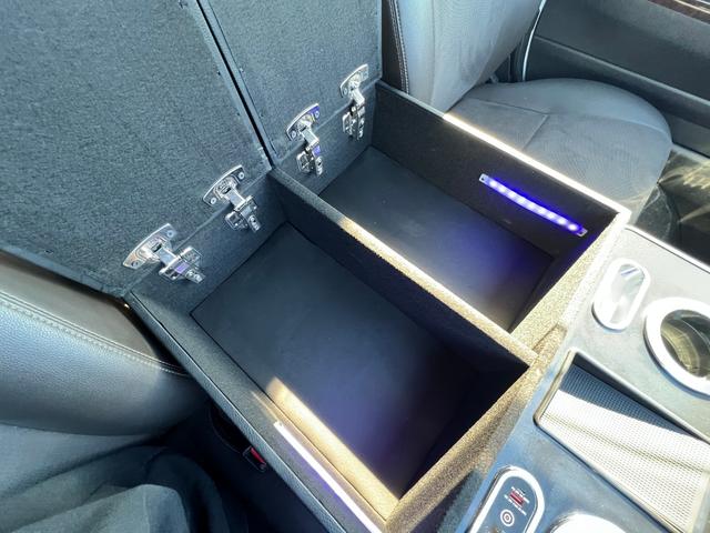 ハイエースバン スーパーＧＬ　５０ＴＨ　アニバーサリーリミテッド　２８００ディーゼルターボ／販売期間限定車／ワイドボディー＆ミドルルーフ／ローダウン＆１７ＡＷ／社外センターコンソール／両側パワースライドドア／フルセグナビ／ビルトインＥＴＣ／バックカメラ／専用内装色（54枚目）