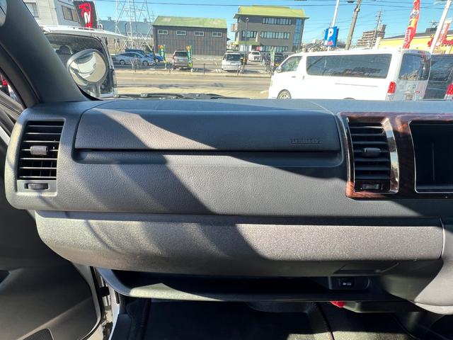 ハイエースバン スーパーＧＬ　５０ＴＨ　アニバーサリーリミテッド　２８００ディーゼルターボ／販売期間限定車／ワイドボディー＆ミドルルーフ／ローダウン＆１７ＡＷ／社外センターコンソール／両側パワースライドドア／フルセグナビ／ビルトインＥＴＣ／バックカメラ／専用内装色（59枚目）