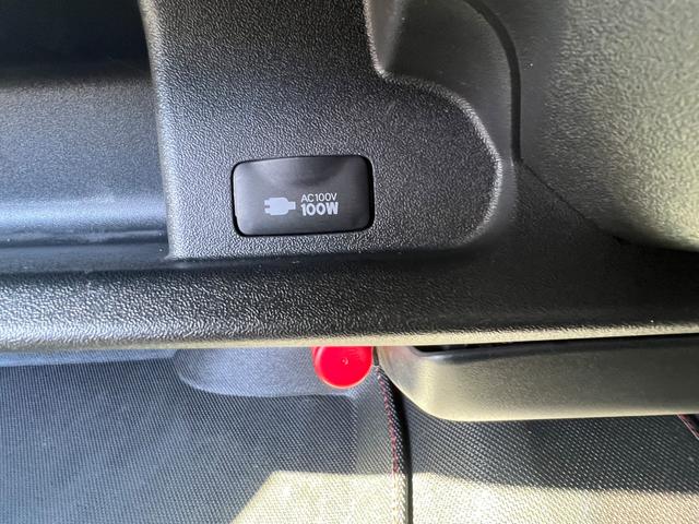 ハイエースバン スーパーＧＬ　５０ＴＨ　アニバーサリーリミテッド　２８００ディーゼルターボ／販売期間限定車／ワイドボディー＆ミドルルーフ／ローダウン＆１７ＡＷ／社外センターコンソール／両側パワースライドドア／フルセグナビ／ビルトインＥＴＣ／バックカメラ／専用内装色（60枚目）