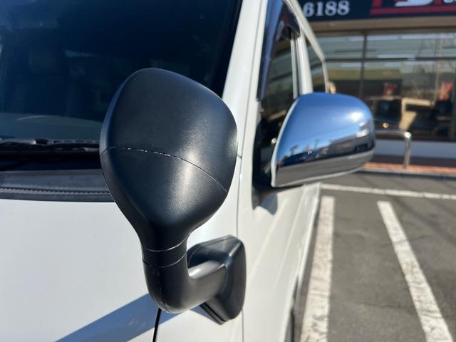 ハイエースバン スーパーＧＬ　５０ＴＨ　アニバーサリーリミテッド　２８００ディーゼルターボ／販売期間限定車／ワイドボディー＆ミドルルーフ／ローダウン＆１７ＡＷ／社外センターコンソール／両側パワースライドドア／フルセグナビ／ビルトインＥＴＣ／バックカメラ／専用内装色（62枚目）