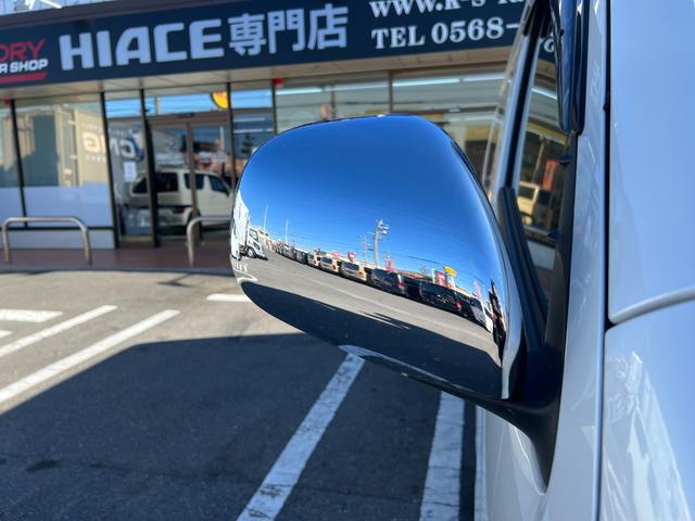 ハイエースバン スーパーＧＬ　５０ＴＨ　アニバーサリーリミテッド　２８００ディーゼルターボ／販売期間限定車／ワイドボディー＆ミドルルーフ／ローダウン＆１７ＡＷ／社外センターコンソール／両側パワースライドドア／フルセグナビ／ビルトインＥＴＣ／バックカメラ／専用内装色（63枚目）