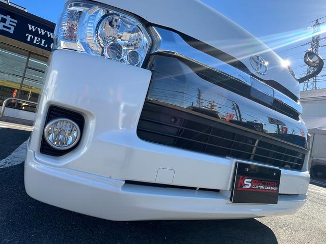 ハイエースバン スーパーＧＬ　５０ＴＨ　アニバーサリーリミテッド　２８００ディーゼルターボ／販売期間限定車／ワイドボディー＆ミドルルーフ／ローダウン＆１７ＡＷ／社外センターコンソール／両側パワースライドドア／フルセグナビ／ビルトインＥＴＣ／バックカメラ／専用内装色（66枚目）