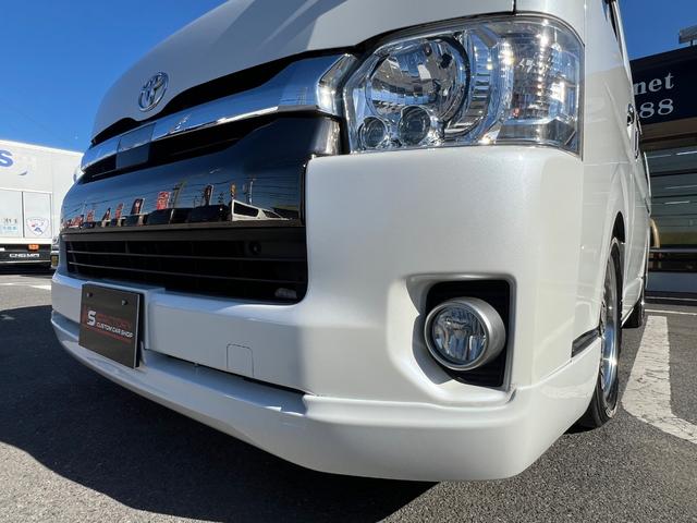 ハイエースバン スーパーＧＬ　５０ＴＨ　アニバーサリーリミテッド　２８００ディーゼルターボ／販売期間限定車／ワイドボディー＆ミドルルーフ／ローダウン＆１７ＡＷ／社外センターコンソール／両側パワースライドドア／フルセグナビ／ビルトインＥＴＣ／バックカメラ／専用内装色（67枚目）