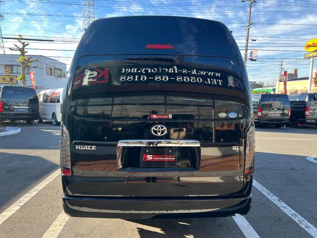 ハイエースコミューター スーパーロングＧＬ　１０人乗り３ナンバー登録／普通免許で運転可能／パワースライドドア／ＬＥＤヘッドランプ／ローダウン／Ｆスポイラー／パンデミック１６ＡＷ＆ＰＡＲＡＤＡ／シートカバー／黒木目インテリア／ナビ／ＥＴＣ／ＦＤＭ（6枚目）