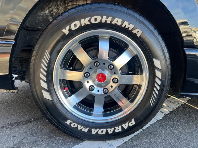 ハイエースコミューター スーパーロングＧＬ　１０人乗り３ナンバー登録／普通免許で運転可能／パワースライドドア／ＬＥＤヘッドランプ／ローダウン／Ｆスポイラー／パンデミック１６ＡＷ＆ＰＡＲＡＤＡ／シートカバー／黒木目インテリア／ナビ／ＥＴＣ／ＦＤＭ（9枚目）