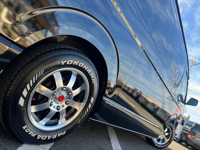 ハイエースコミューター スーパーロングＧＬ　１０人乗り３ナンバー登録／普通免許で運転可能／パワースライドドア／ＬＥＤヘッドランプ／ローダウン／Ｆスポイラー／パンデミック１６ＡＷ＆ＰＡＲＡＤＡ／シートカバー／黒木目インテリア／ナビ／ＥＴＣ／ＦＤＭ（10枚目）