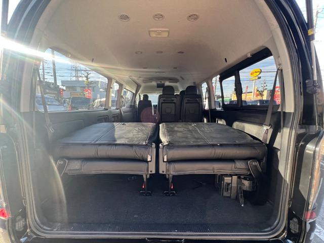 ハイエースコミューター スーパーロングＧＬ　１０人乗り３ナンバー登録／普通免許で運転可能／パワースライドドア／ＬＥＤヘッドランプ／ローダウン／Ｆスポイラー／パンデミック１６ＡＷ＆ＰＡＲＡＤＡ／シートカバー／黒木目インテリア／ナビ／ＥＴＣ／ＦＤＭ（19枚目）