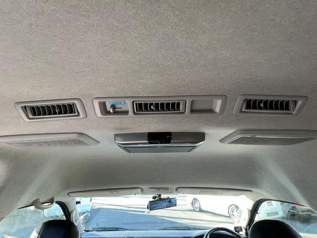 ハイエースコミューター スーパーロングＧＬ　１０人乗り３ナンバー登録／普通免許で運転可能／パワースライドドア／ＬＥＤヘッドランプ／ローダウン／Ｆスポイラー／パンデミック１６ＡＷ＆ＰＡＲＡＤＡ／シートカバー／黒木目インテリア／ナビ／ＥＴＣ／ＦＤＭ（28枚目）