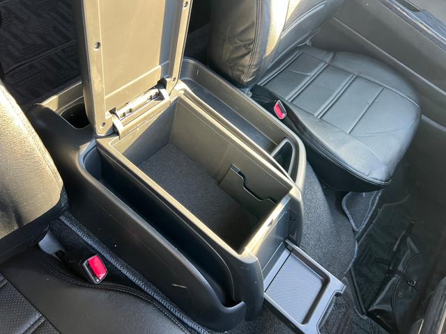 ハイエースコミューター スーパーロングＧＬ　１０人乗り３ナンバー登録／普通免許で運転可能／パワースライドドア／ＬＥＤヘッドランプ／ローダウン／Ｆスポイラー／パンデミック１６ＡＷ＆ＰＡＲＡＤＡ／シートカバー／黒木目インテリア／ナビ／ＥＴＣ／ＦＤＭ（38枚目）