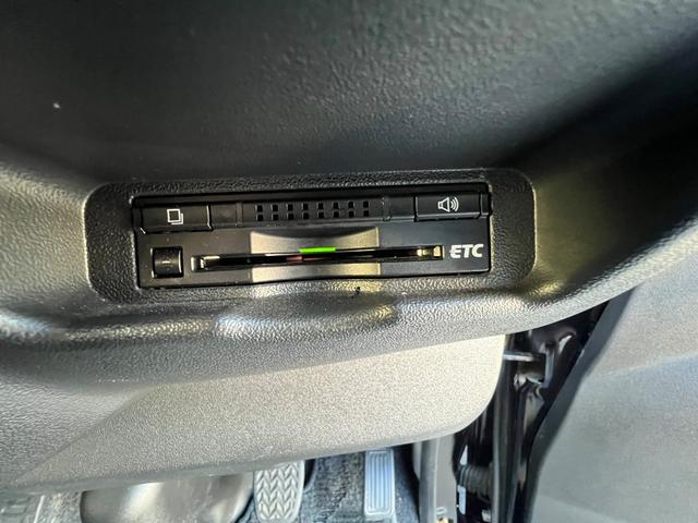 ハイエースコミューター スーパーロングＧＬ　１０人乗り３ナンバー登録／普通免許で運転可能／パワースライドドア／ＬＥＤヘッドランプ／ローダウン／Ｆスポイラー／パンデミック１６ＡＷ＆ＰＡＲＡＤＡ／シートカバー／黒木目インテリア／ナビ／ＥＴＣ／ＦＤＭ（50枚目）